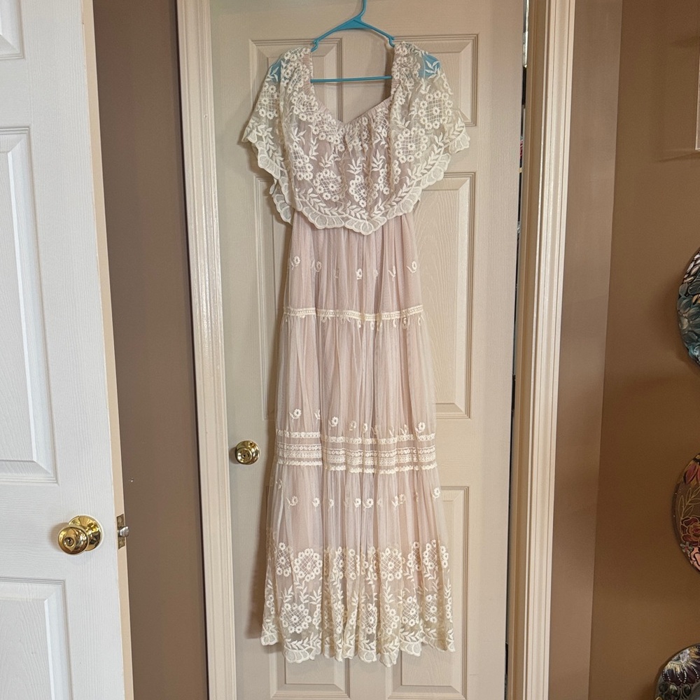 Chic Ivory Lace Boho Maxi Off the shoulder dress